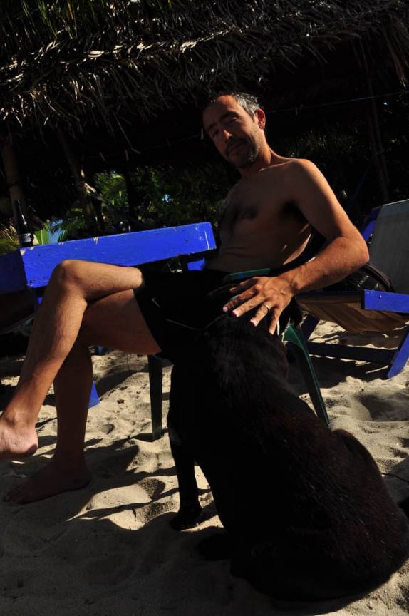 Tarde preguiçosa em praia de Hopkins, no litoral sul de Belize